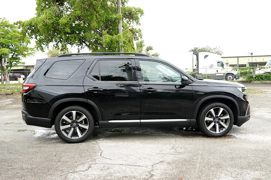 2023 Honda Pilot 4th Gen - Image 11 of 21