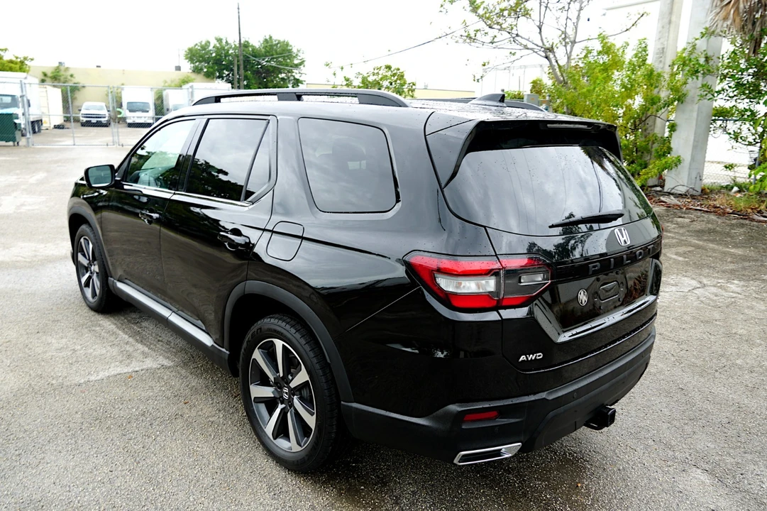 2023 Honda Pilot 4th Gen - Image 15 of 21