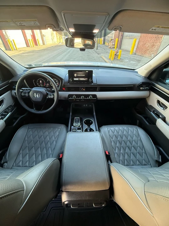 2023 Honda Pilot 4th Gen - Image 15 of 18