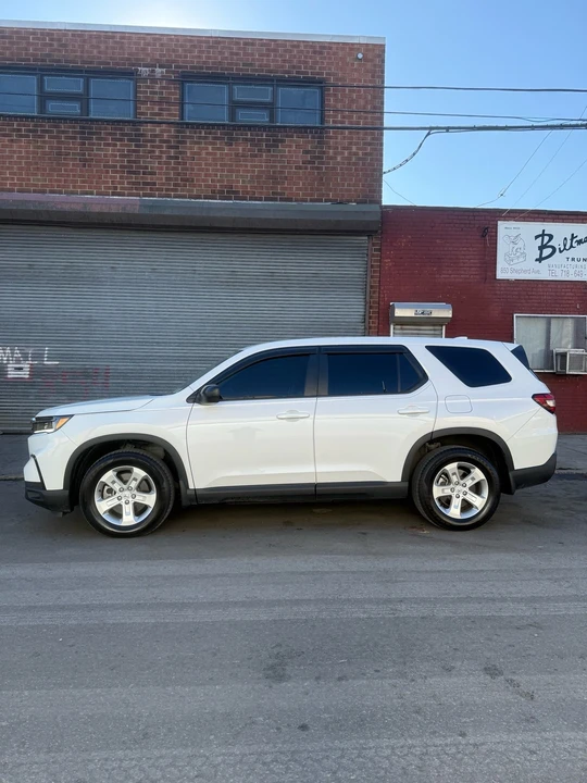 2023 Honda Pilot 4th Gen - Image 2 of 18