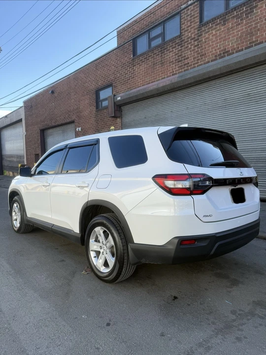 2023 Honda Pilot 4th Gen - Image 3 of 18