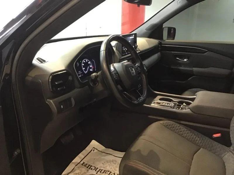 2023 Honda Pilot 4th Gen - Image 9 of 12