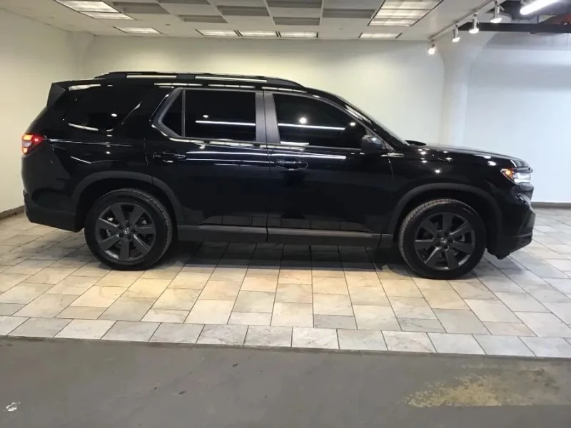 2023 Honda Pilot 4th Gen - Image 2 of 12