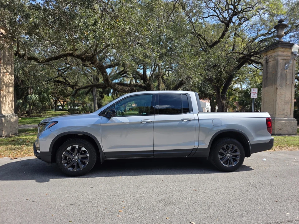 2023 Honda Ridgeline 2nd Gen - Image 2 of 17