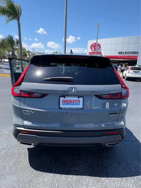 2023 Honda CR-V 6th Gen - Image 2 of 9