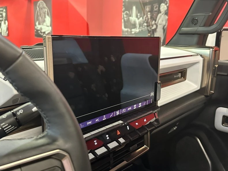 2023 Hummer HMMWV - Image 11 of 15