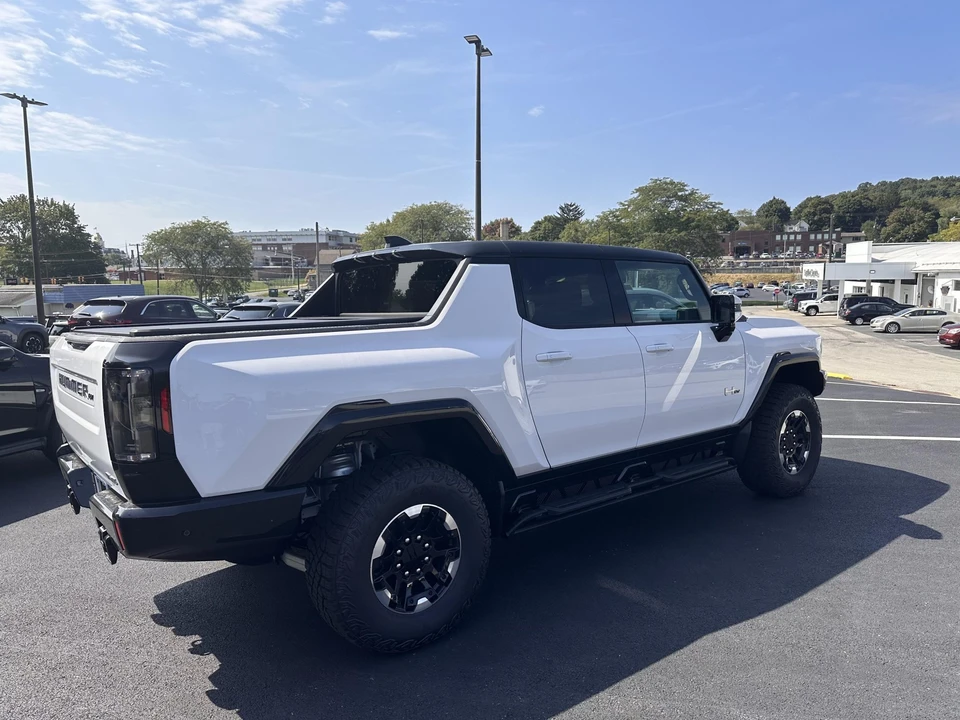 2023 GMC Hummer EV - Image 8 of 31