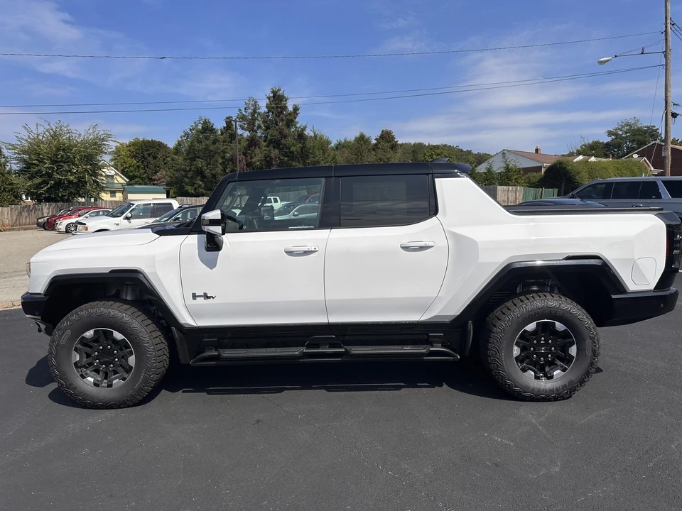 2023 GMC Hummer EV - Image 5 of 31