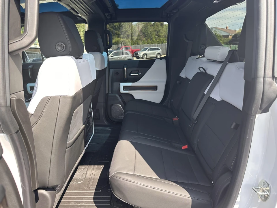 2023 GMC Hummer EV - Image 21 of 31