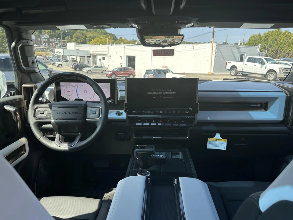 2023 GMC Hummer EV - Image 15 of 31