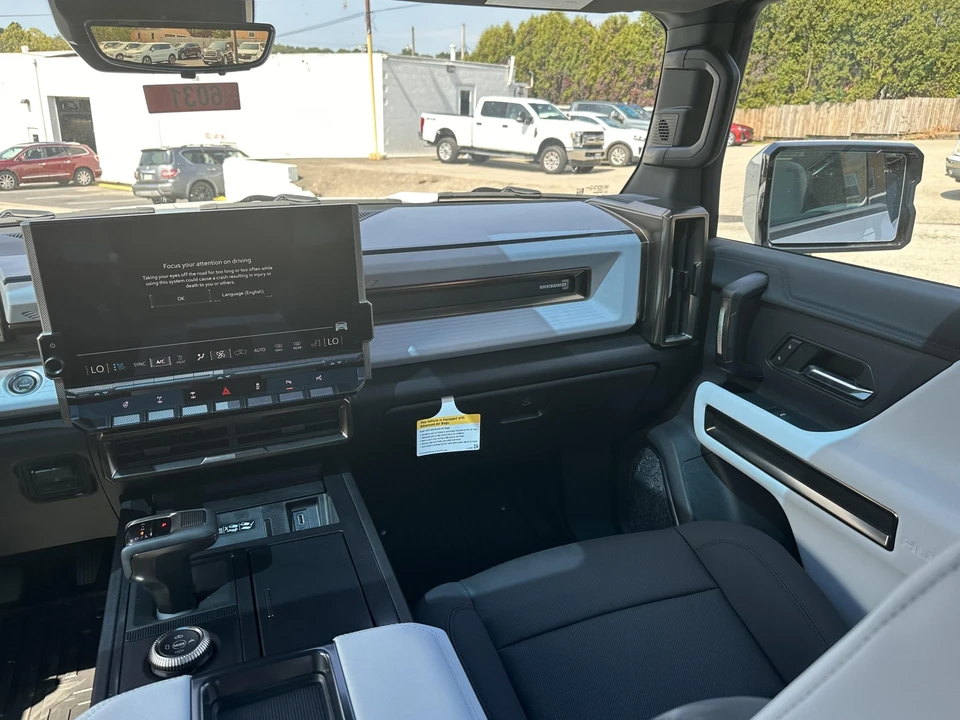 2023 GMC Hummer EV - Image 17 of 31