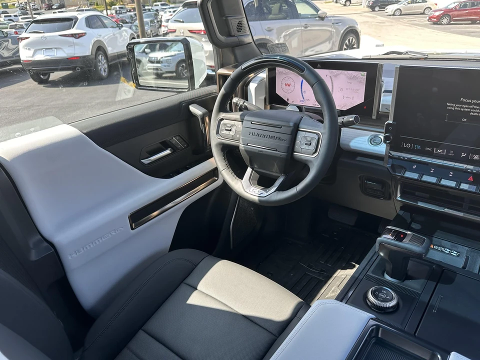 2023 GMC Hummer EV - Image 16 of 31