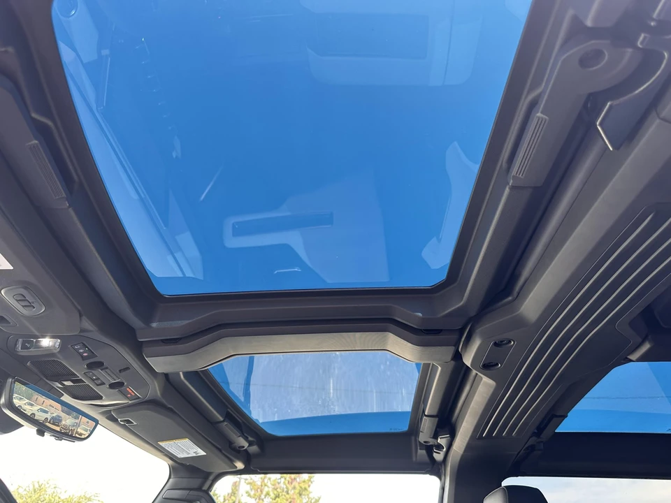2023 GMC Hummer EV - Image 23 of 31
