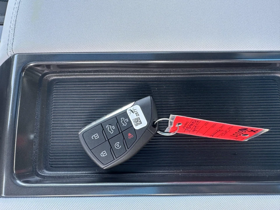 2023 GMC Hummer EV - Image 25 of 31