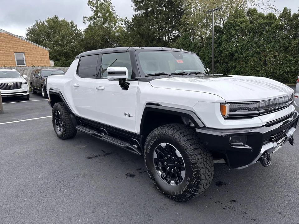 2023 GMC Hummer EV - Image 2 of 31