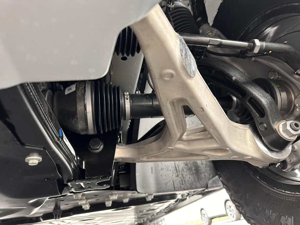 2023 GMC Hummer EV - Image 27 of 31