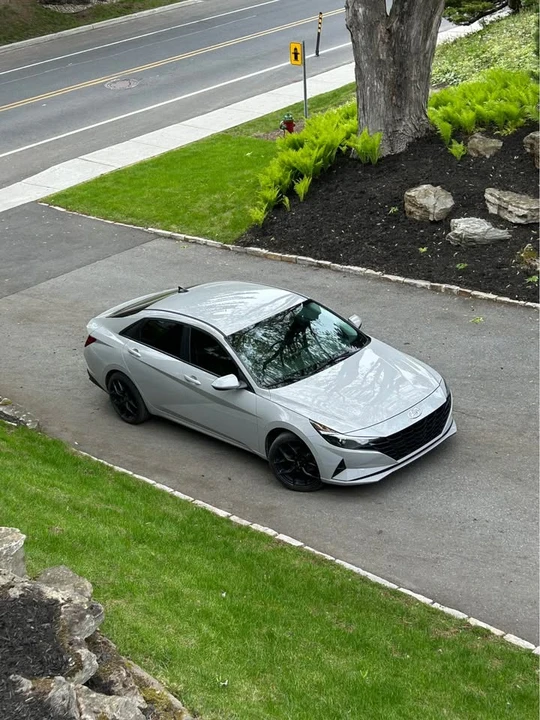 2023 Hyundai Elantra - Image 2 of 9
