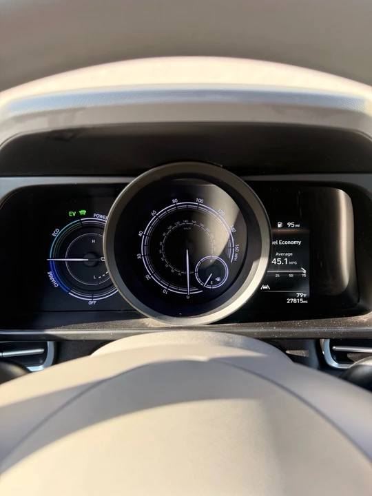2023 Hyundai Elantra - Image 13 of 18