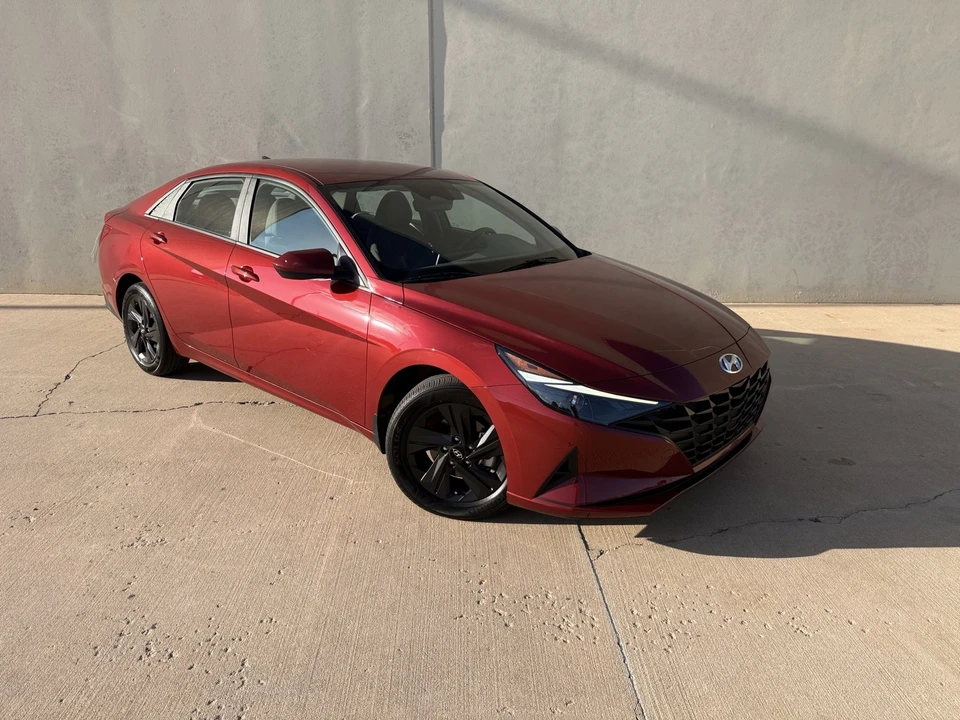 2023 Hyundai Elantra - Image 2 of 18
