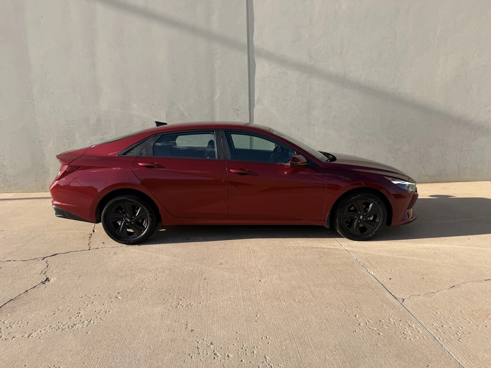 2023 Hyundai Elantra - Image 8 of 18