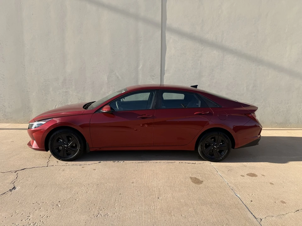 2023 Hyundai Elantra - Image 7 of 18
