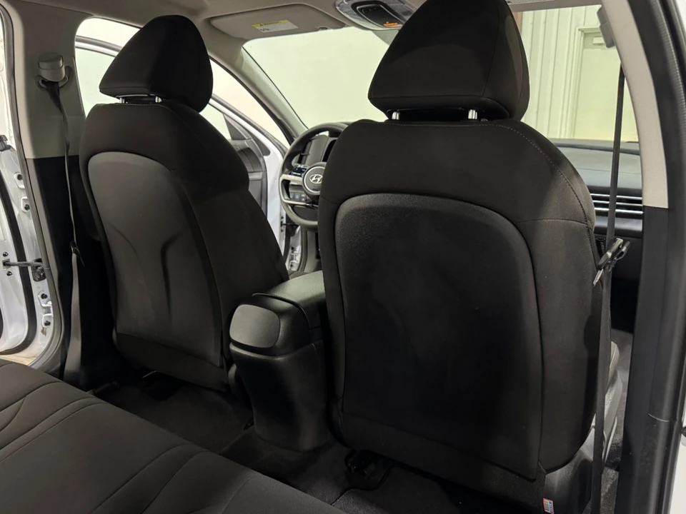 2023 Hyundai Elantra - Image 17 of 21
