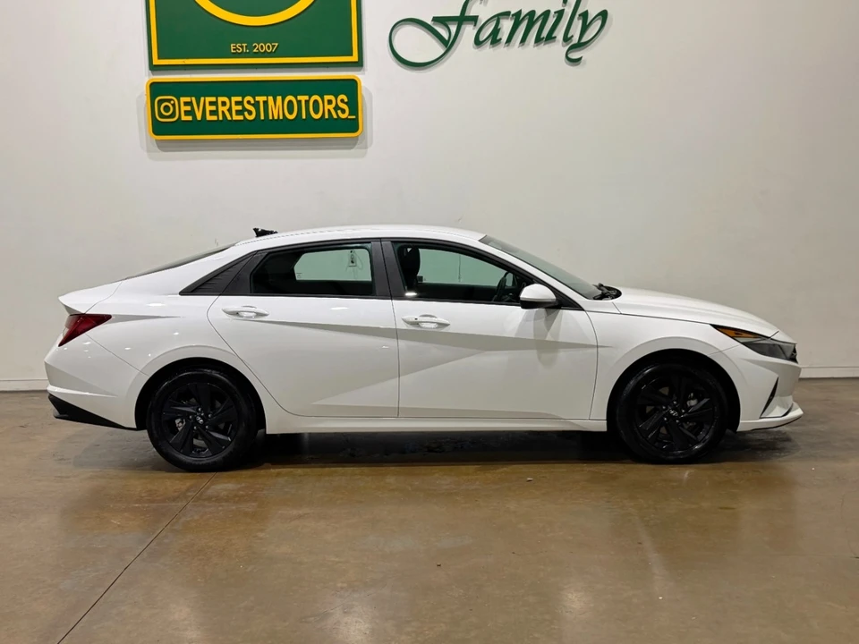 2023 Hyundai Elantra - Image 9 of 12
