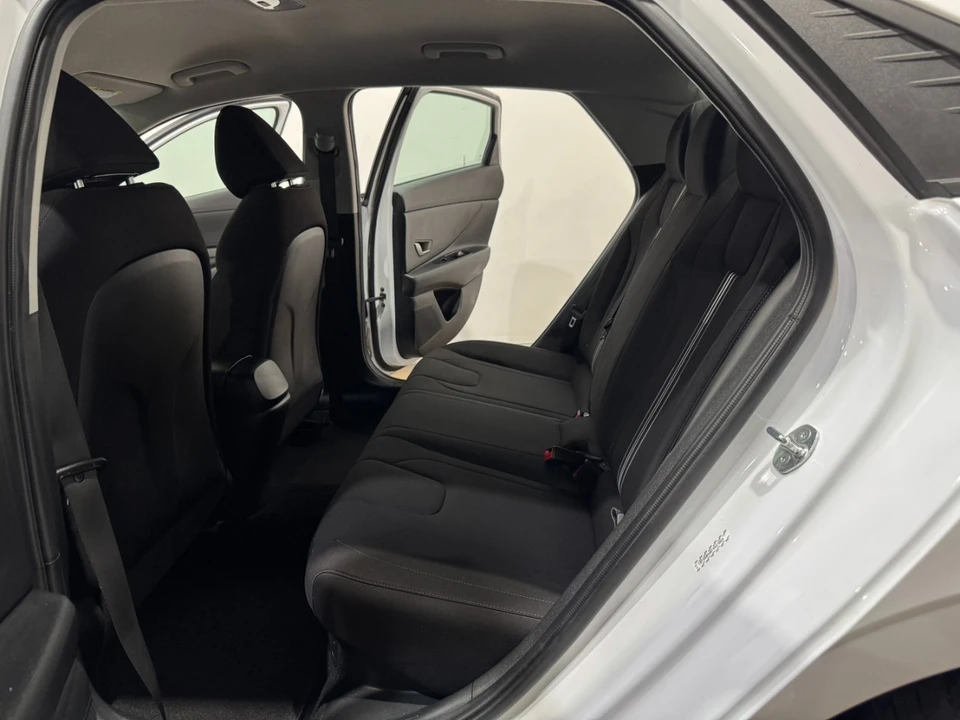 2023 Hyundai Elantra - Image 16 of 21