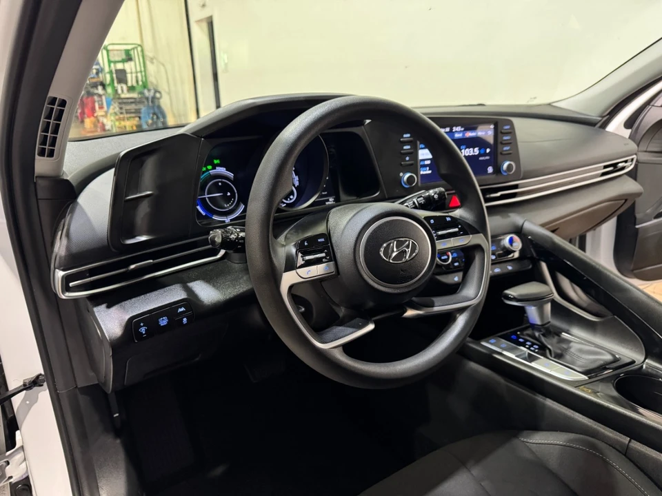 2023 Hyundai Elantra - Image 10 of 12