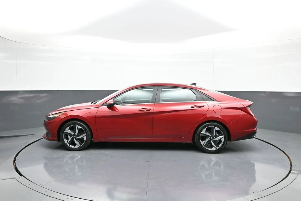 2023 Hyundai Elantra - Image 9 of 12