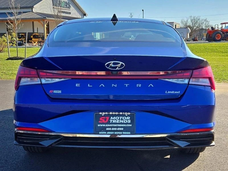 2023 Hyundai Elantra - Image 5 of 12