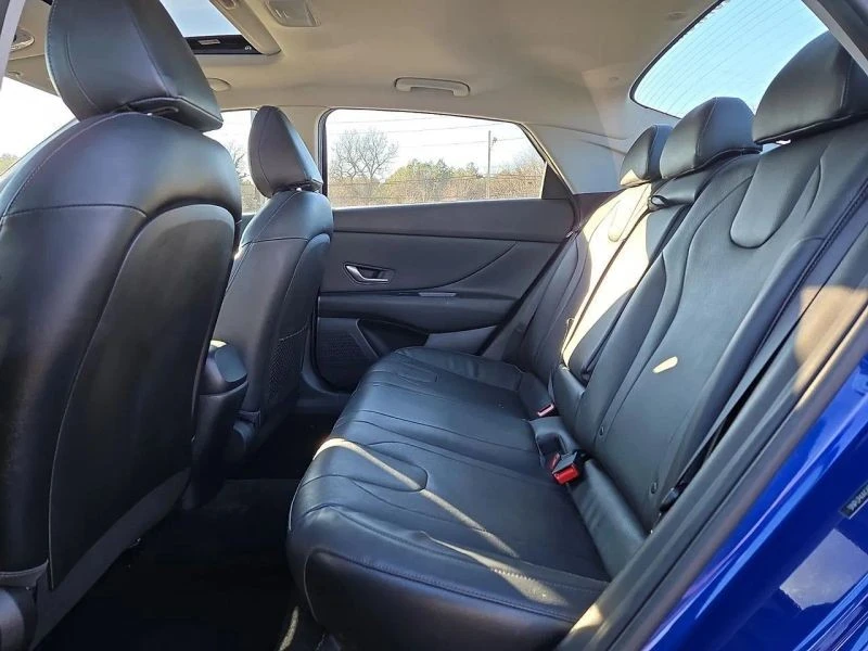 2023 Hyundai Elantra - Image 10 of 12