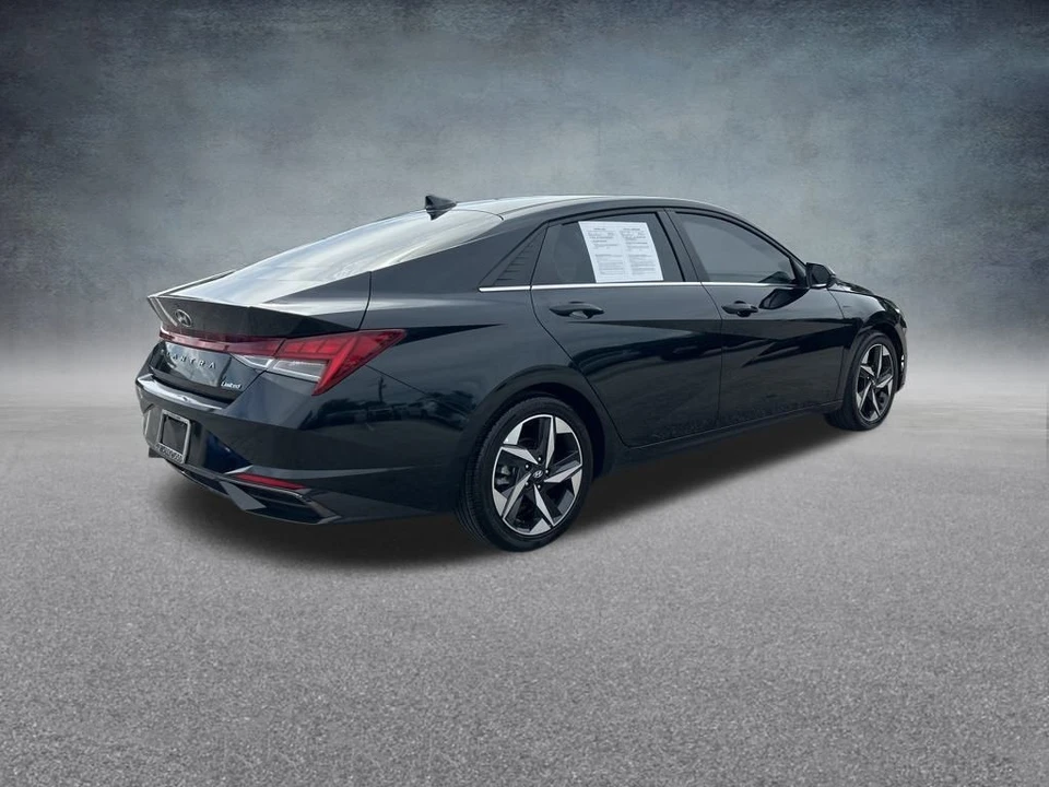 2023 Hyundai Elantra - Image 4 of 12
