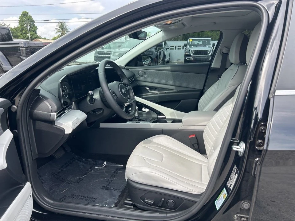 2023 Hyundai Elantra - Image 10 of 12