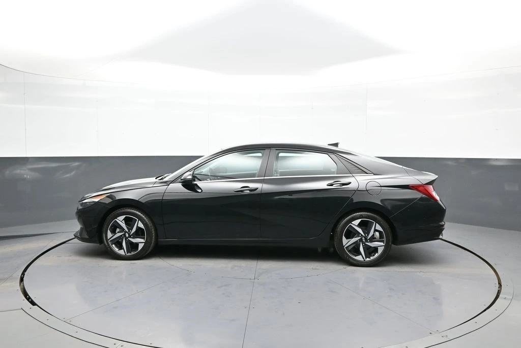 2023 Hyundai Elantra - Image 9 of 12