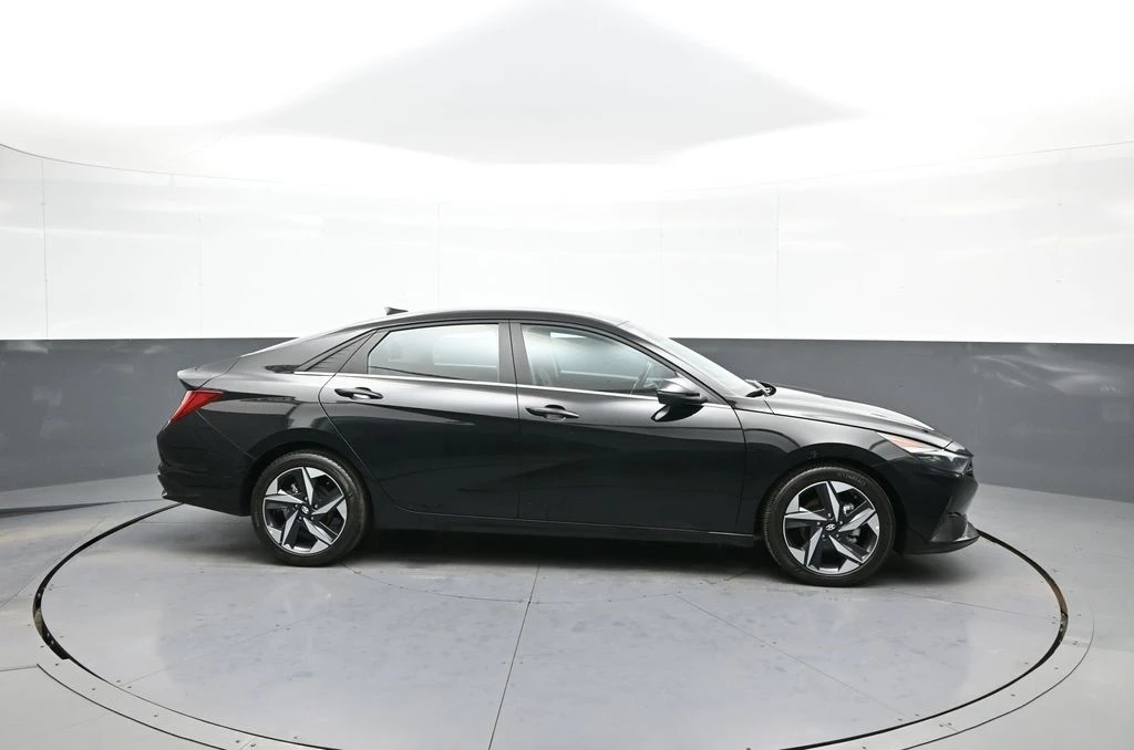 2023 Hyundai Elantra - Image 5 of 12