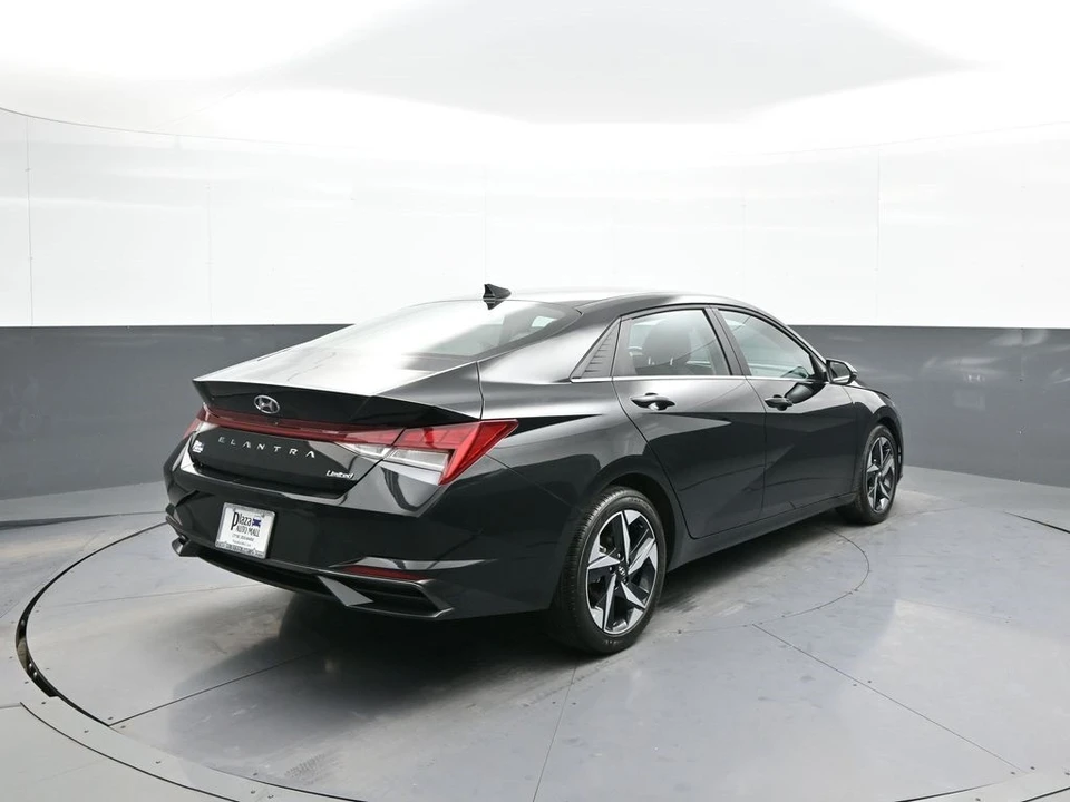 2023 Hyundai Elantra - Image 6 of 12