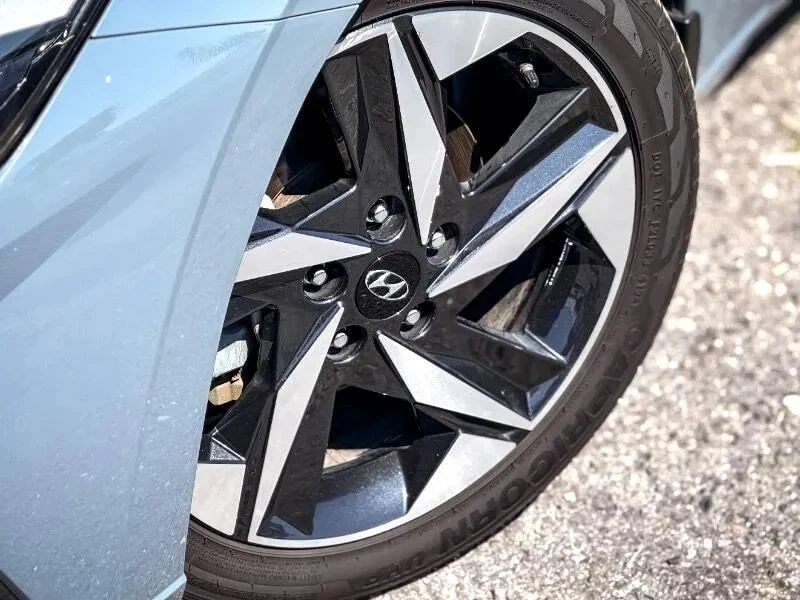 2023 Hyundai Elantra - Image 9 of 12