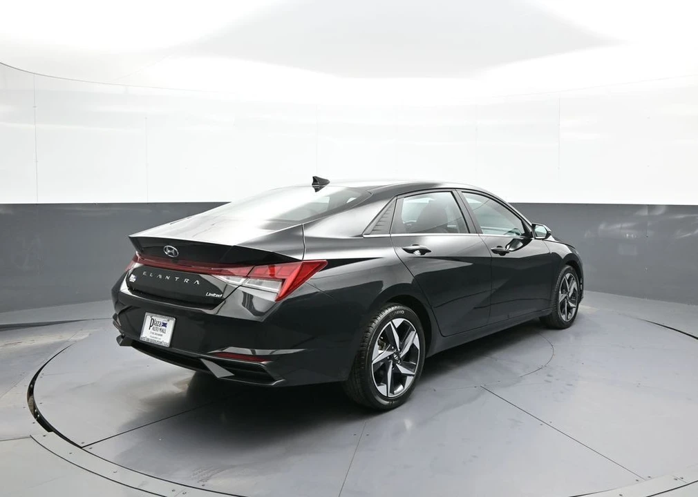 2023 Hyundai Elantra - Image 6 of 12