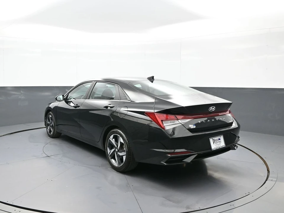 2023 Hyundai Elantra - Image 8 of 12