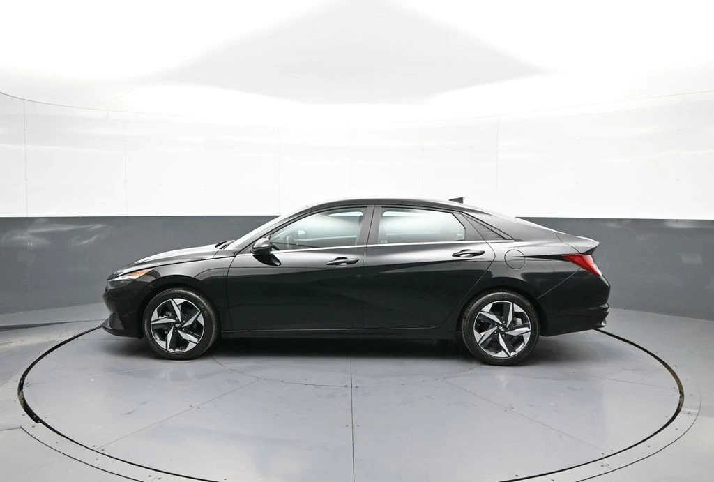 2023 Hyundai Elantra - Image 9 of 12