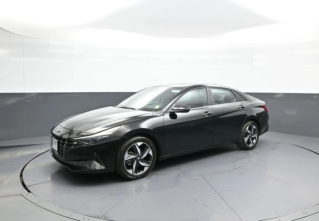 2023 Hyundai Elantra - Image 10 of 12