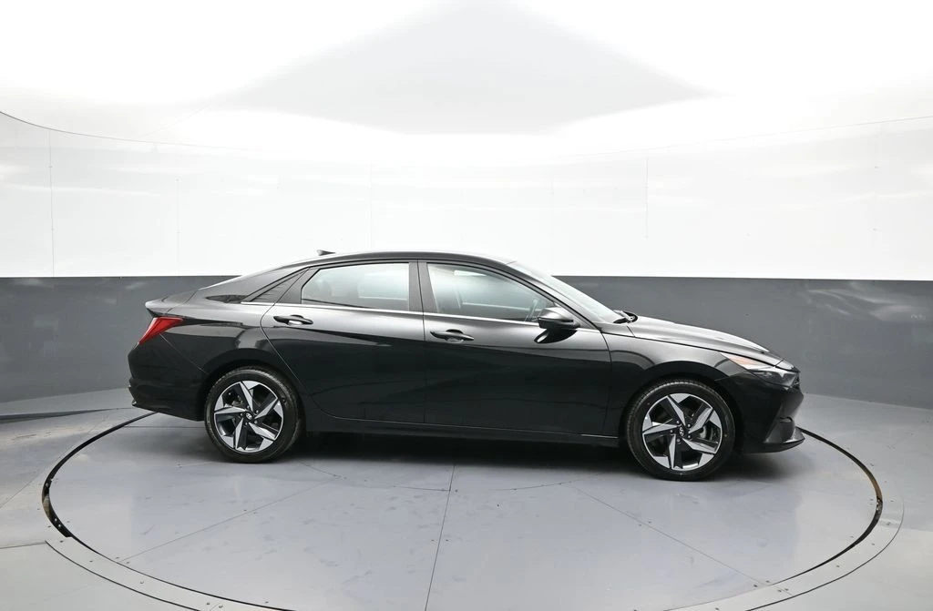 2023 Hyundai Elantra - Image 5 of 12
