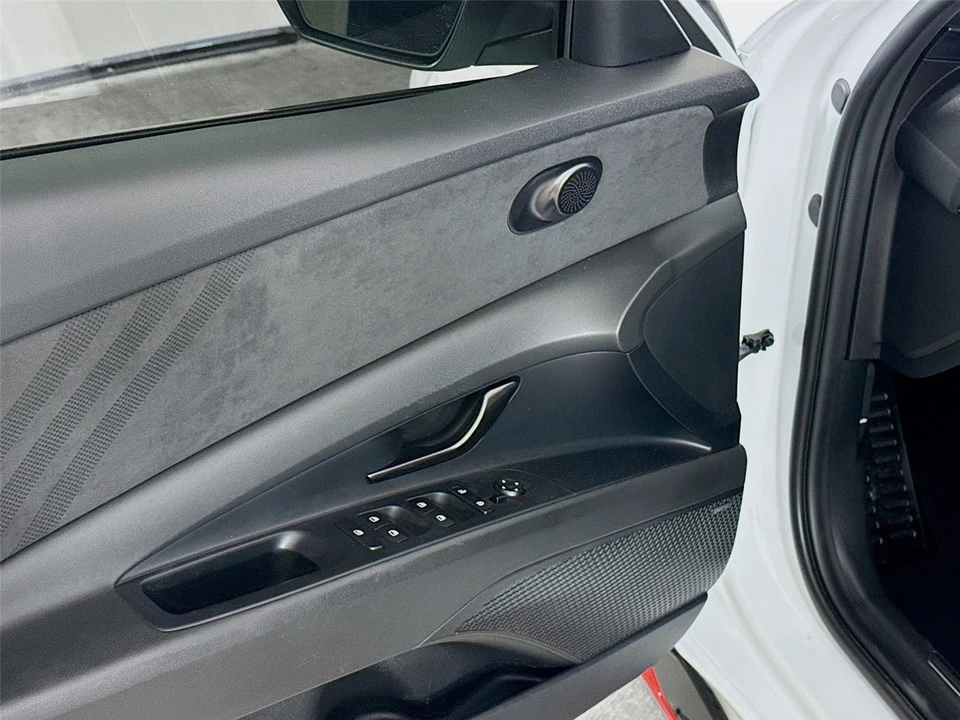 2023 Hyundai Elantra - Image 11 of 14