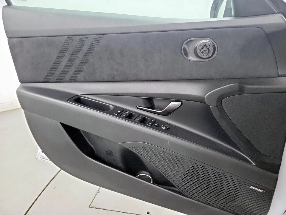 2023 Hyundai Elantra - Image 11 of 26