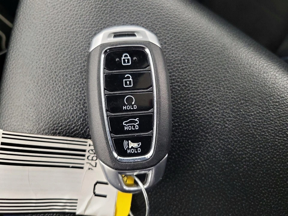 2023 Hyundai Elantra - Image 23 of 26