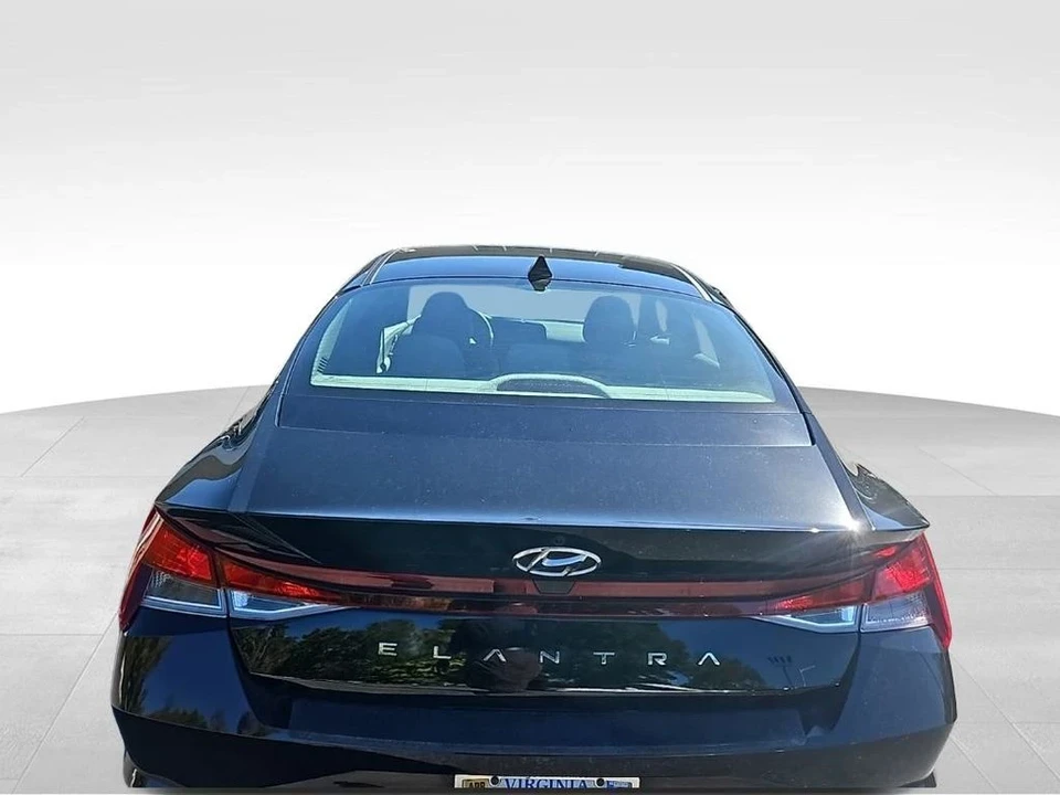 2023 Hyundai Elantra - Image 4 of 12
