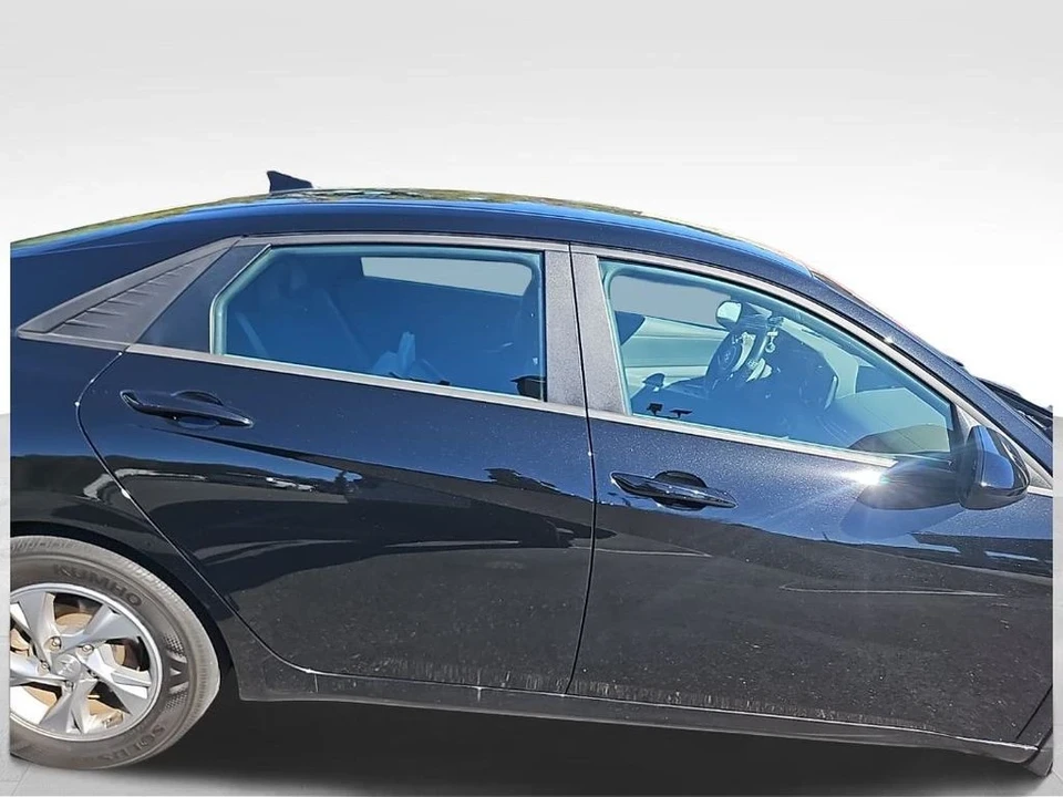 2023 Hyundai Elantra - Image 8 of 12