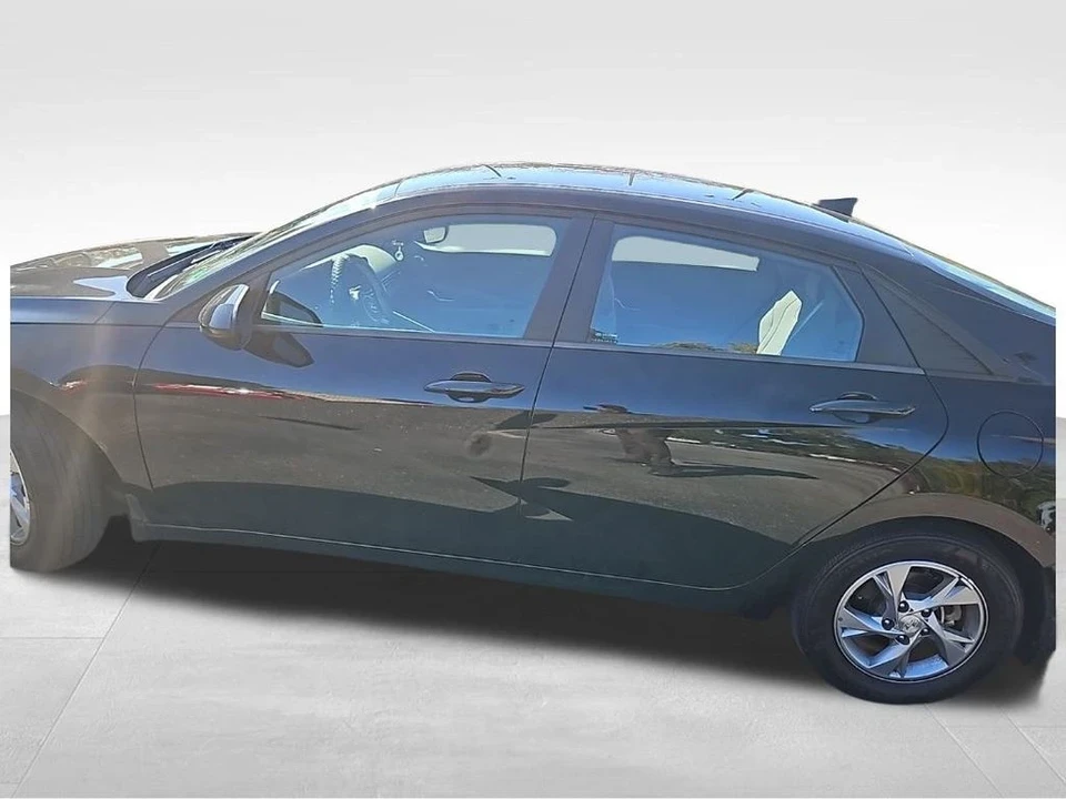 2023 Hyundai Elantra - Image 2 of 12