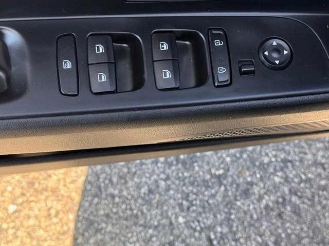 2023 Hyundai Elantra - Image 16 of 30